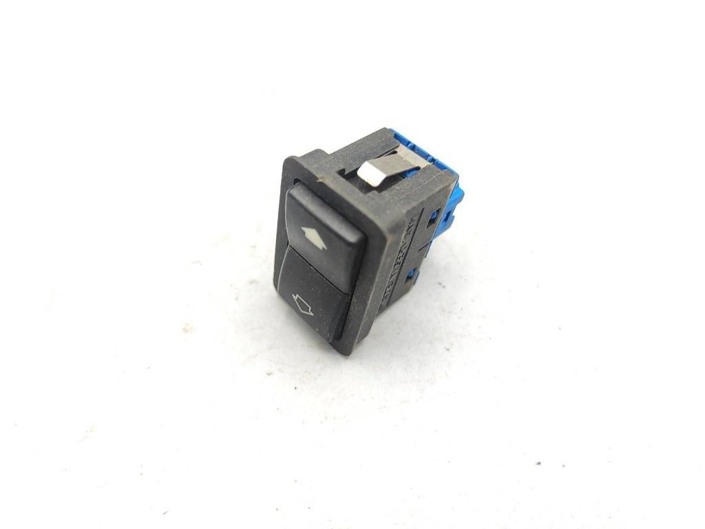 BMW 5 E39 1997 Electric window control switch 8368932