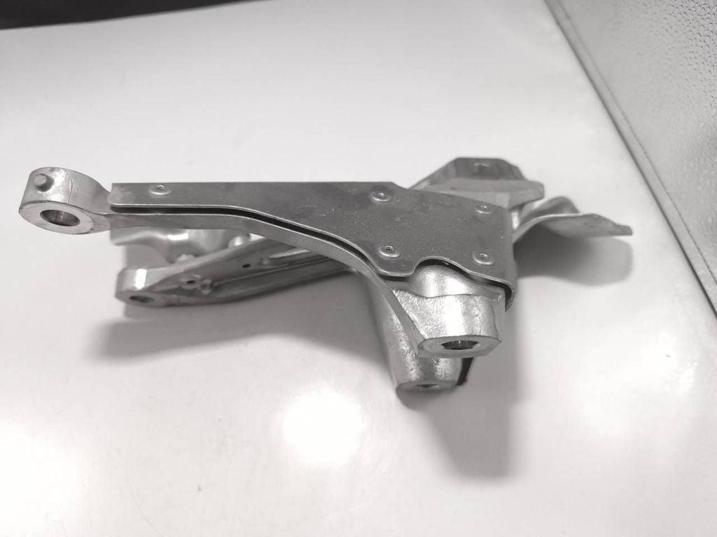 BMW M4 F82 F83 2017 Petrol S55 Engine mounting bracket 2284204