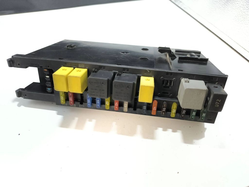 Mercedes-Benz E Class W211 2003 SAM Comfort convenience body module 2115452101