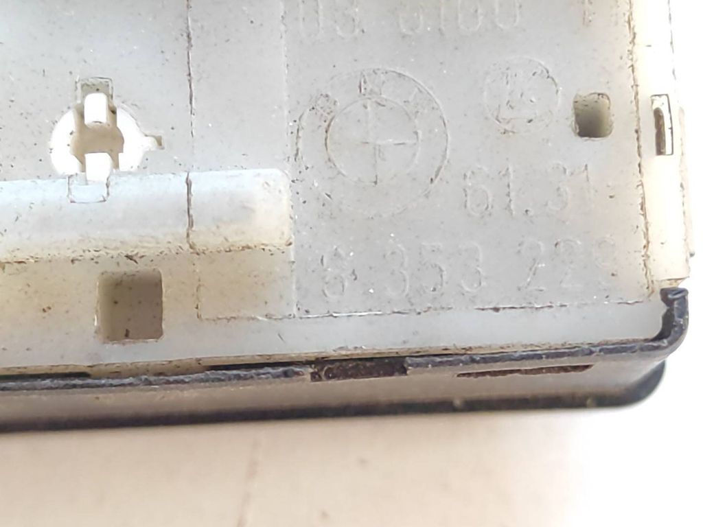 BMW 5 E34 1993 Gearbox mode switch 8353229