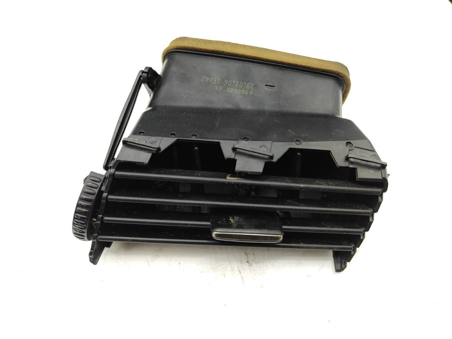 BMW E61 E60 520D Estate 2005 LHD Front Right Panel Air Vent 6953620