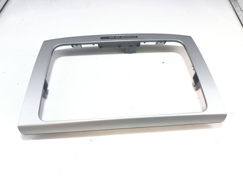 Volkswagen PASSAT B6 2008 Radio GPS head unit trim 3C0858069AC