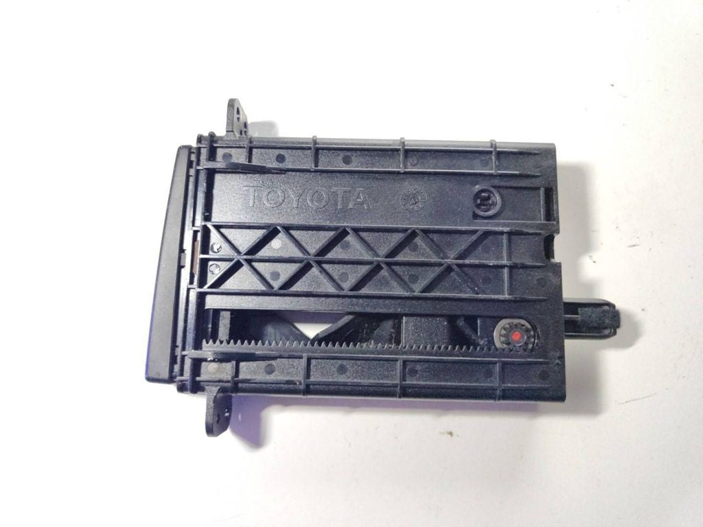 Toyota Avensis T250 2008 front panel cup holder