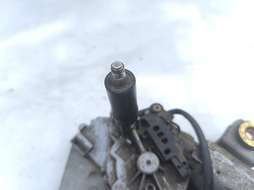 Peugeot 406 2000 Rear wiper motor 0390201556