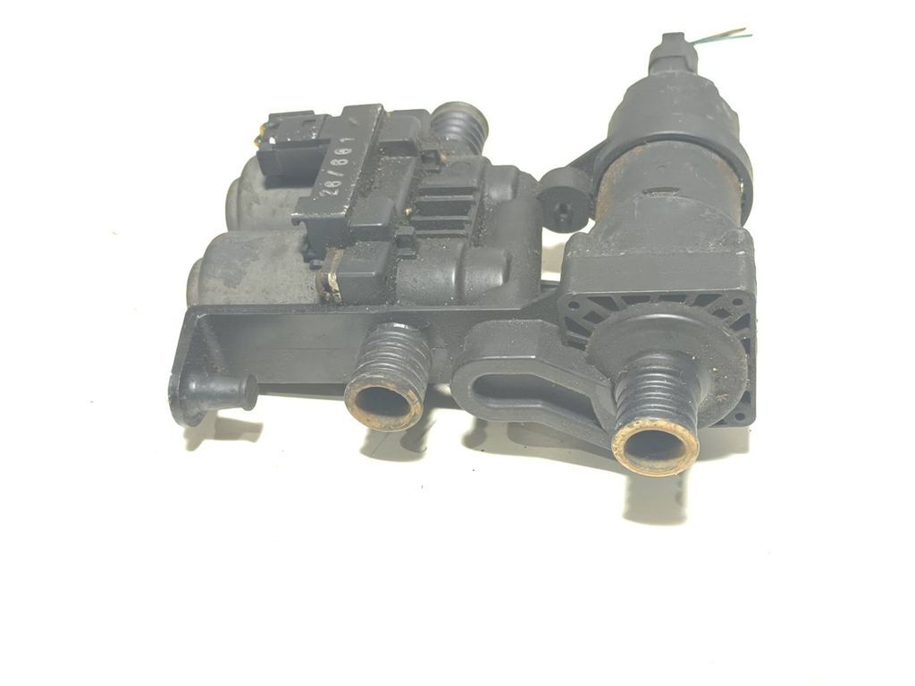 BMW 5 E39 530D Diesel 2002 Water heater control valve 8372004