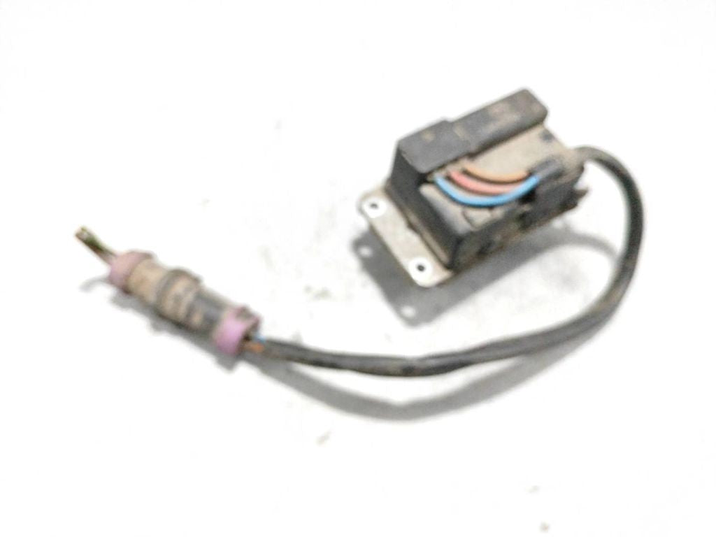 Audi A6 S6 C4 4A 1996 Heater regulator blower fan resistor module 4A0820521A