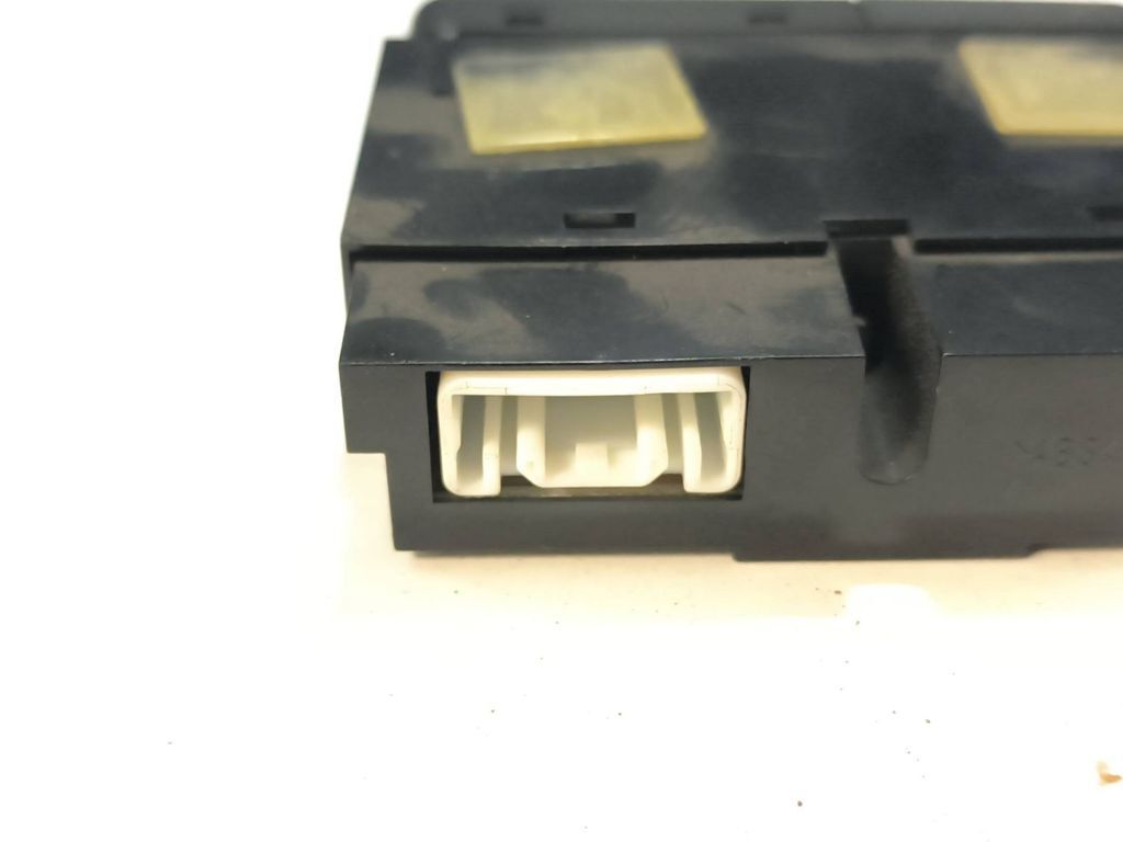 Toyota Avensis T250 2006 Windscreen window heater switch 8479005130