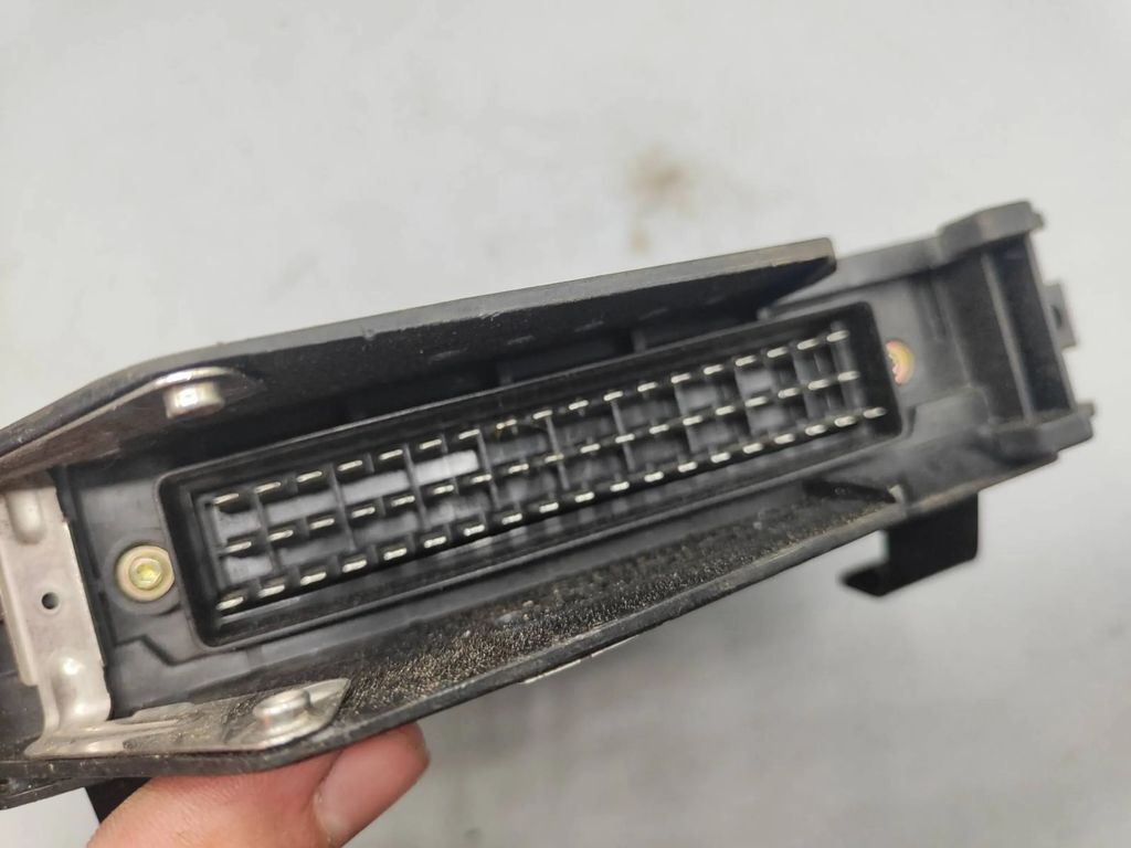 Volkswagen Golf III 1995 ABS control unit module 1H0907379D