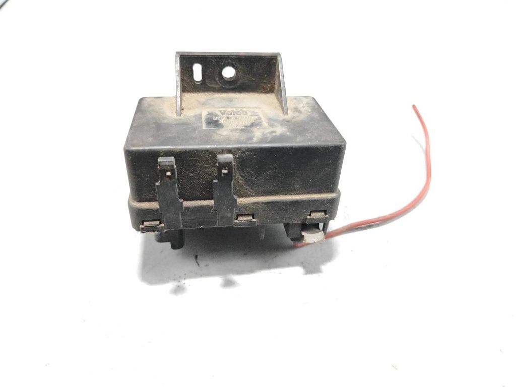 Peugeot 607 2.2i 116kW Petrol 2002 relay module 9628756080