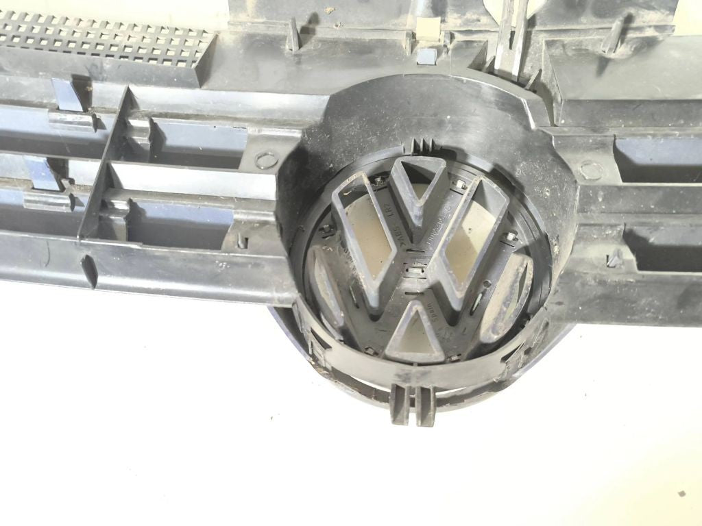 Volkswagen Golf IV 1999 Front grill 1J0853655G