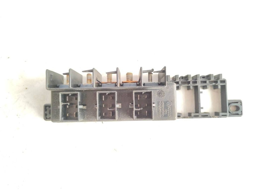 Audi A6 S6 C5 4B 2003 Fuse module 8L0941822A