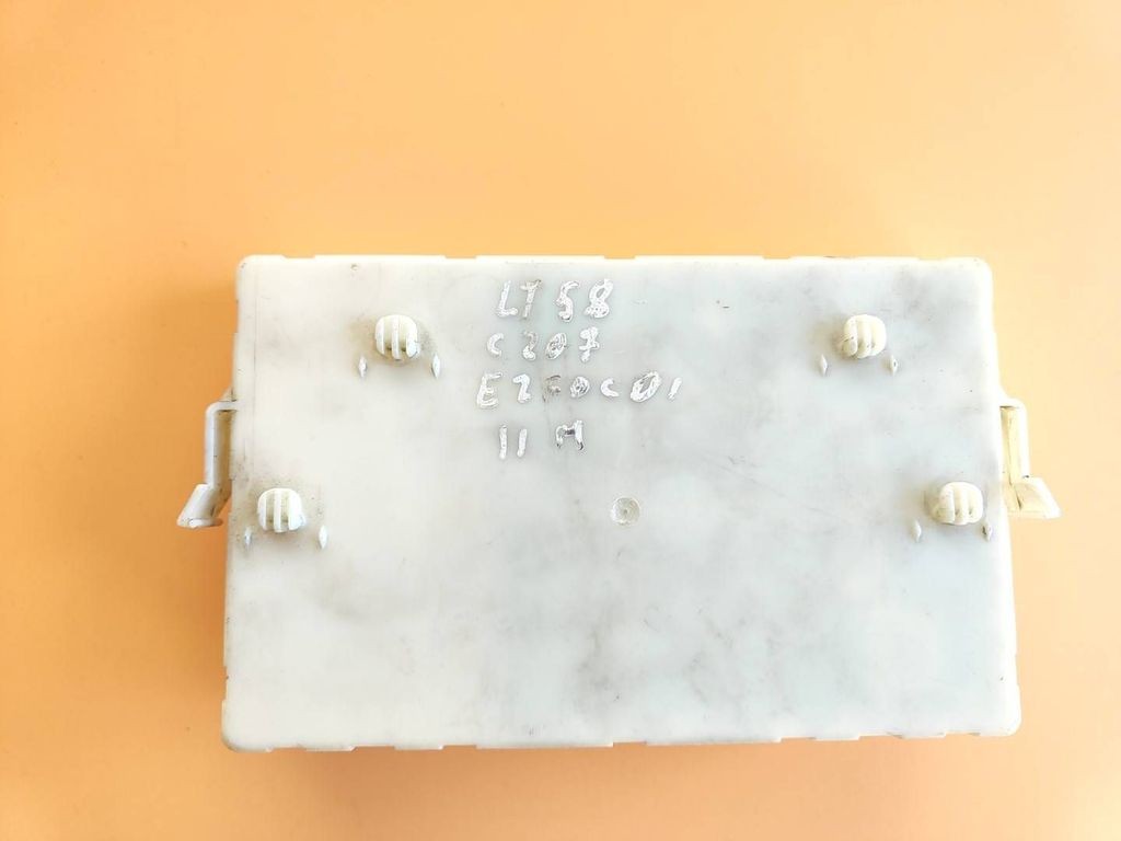 Mercedes-Benz E C207 W207 2011 door control unit module A2079004400