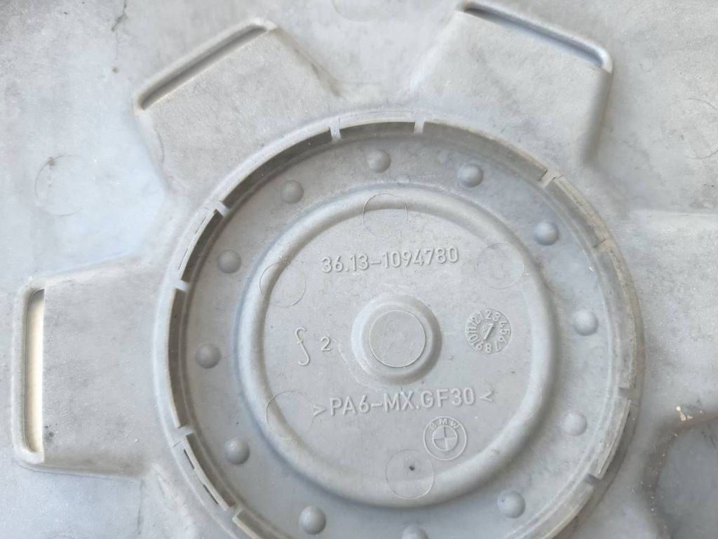 BMW 3 E46 2005 R15 wheel hub cap trim 36131094780