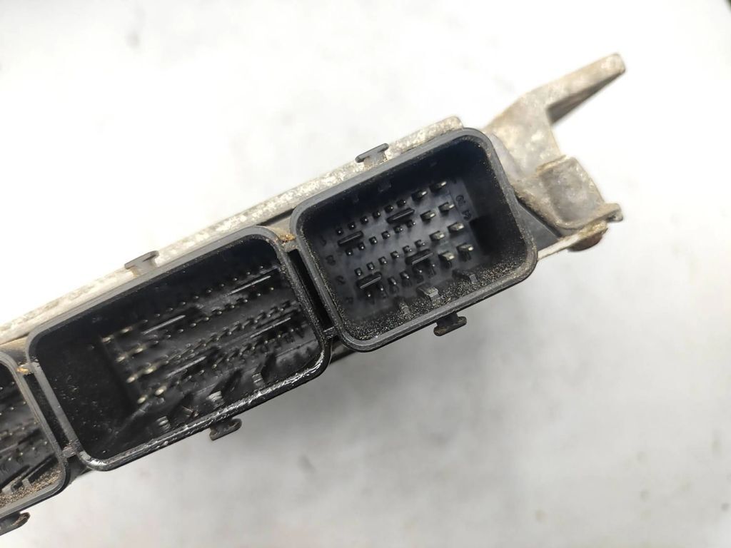 Peugeot 607 2.2 Petrol 2002 9647999180 Engine control unit module ECU