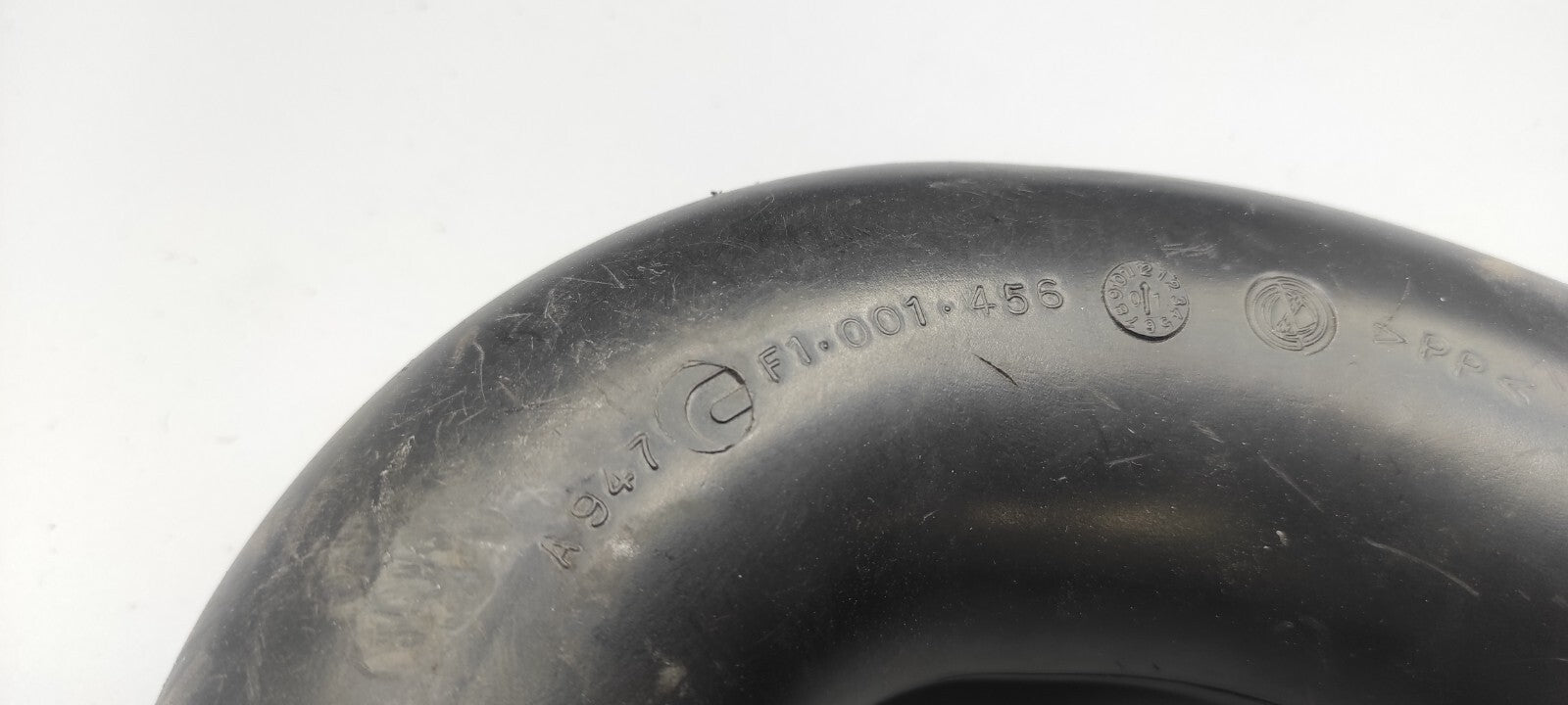 Alfa Romeo 156 SW 2.4JTD 110kW 2002 Engine Air Intake Duct Hose Pipe F1001456