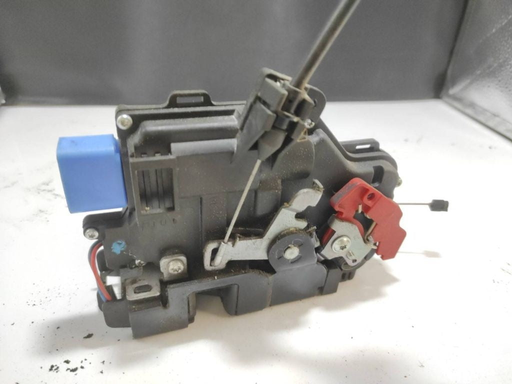 Volkswagen Golf V 2003 Right front door lock 3D1837016AC