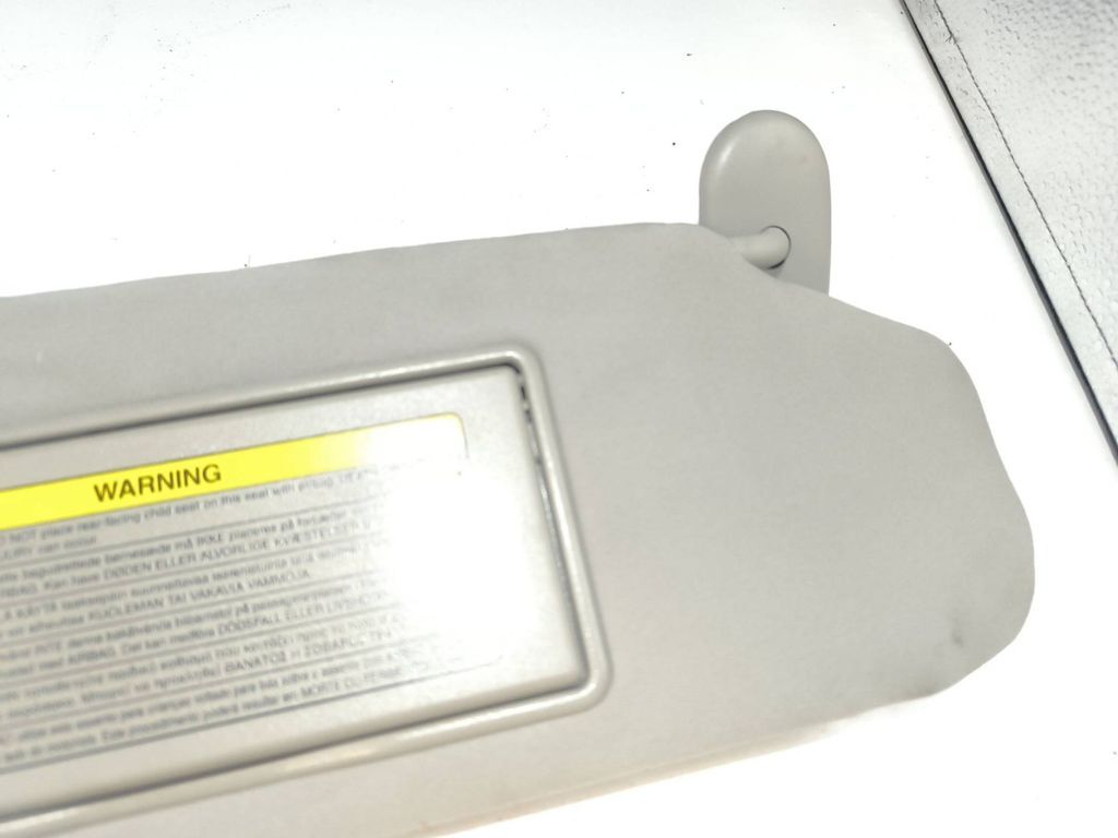 Toyota Avensis T250 2.2D-CAT Diesel 2006 LHD Front Right sun visor