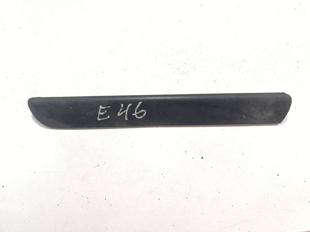 BMW 3 E46 2001 fender trim molding 8208447