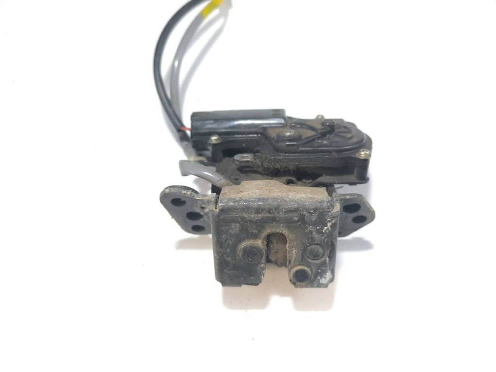Toyota Avensis T250 2006 Tailgate trunk boot lock catch latch