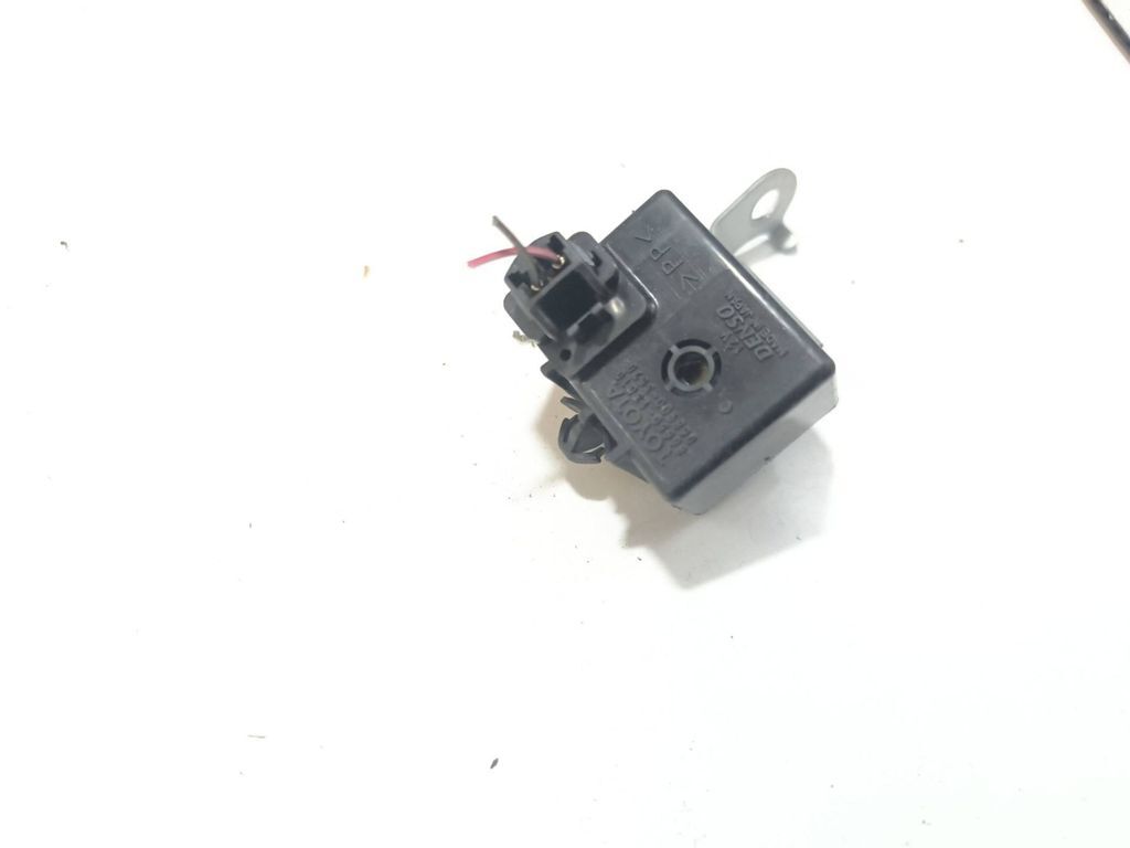 Toyota Avensis T250 2.2D-CAT 2006 relay 8665013010