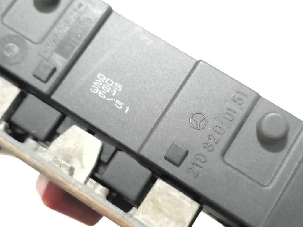 Mercedes-Benz E W210 1996 Diesel A set of switches 2108200151