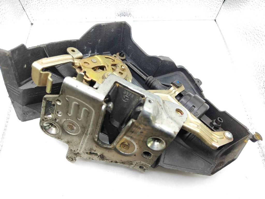 Mercedes-Benz E W210 2000 rear left door lock 2027330308