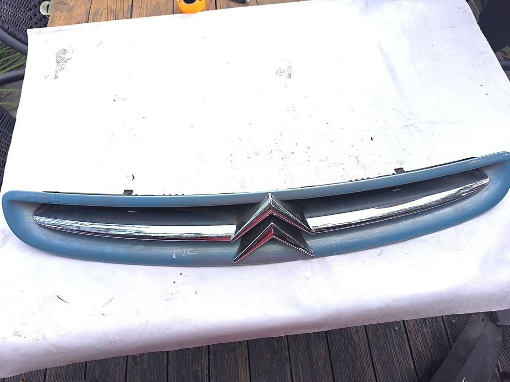 Citroen Xsara Picasso 1999 Front grill 9632099177