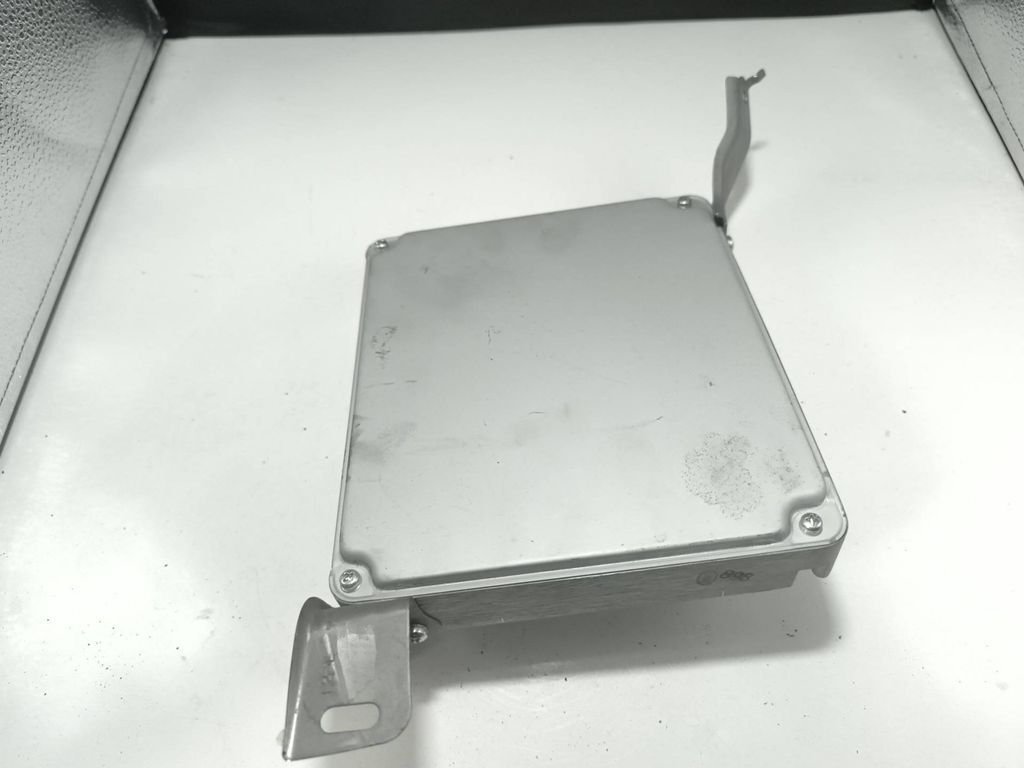 Toyota Avensis T250 2008 DCAT 8966105C70 Engine control unit module ECU