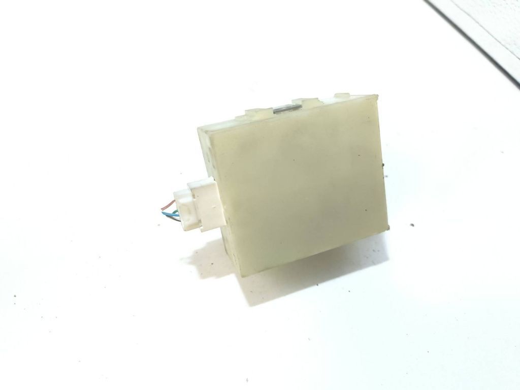 Toyota Avensis T250 2006 door control unit module 8974105070