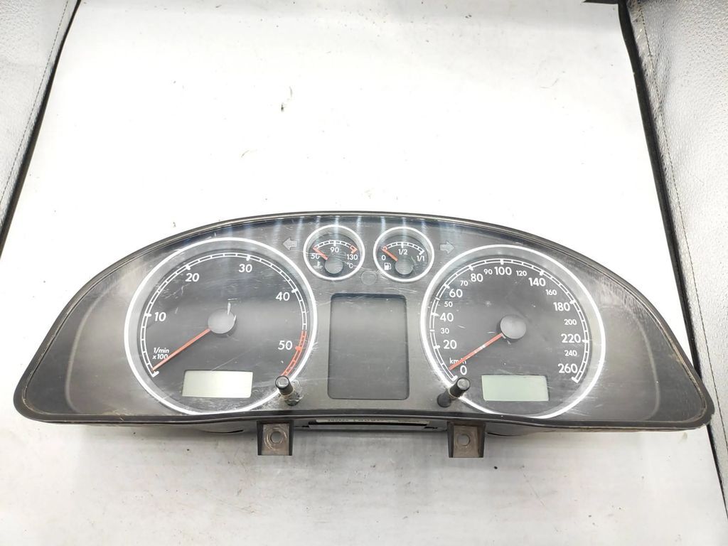 Volkswagen PASSAT B5.5 1.9TDI 2001 speedometer instrument cluster 3B0920809C