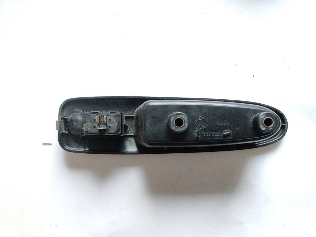 Alfa Romeo 166 1999 Rear Right Electric window control switch 156018359