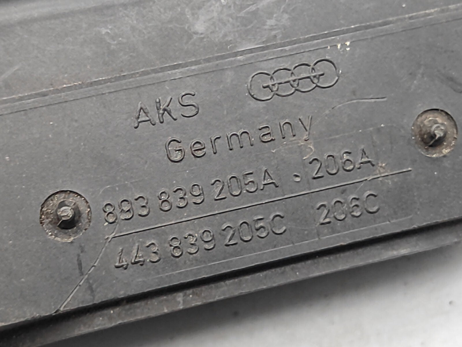 Audi 80 B4 1994 Rear Left Side Door handle 893839205A