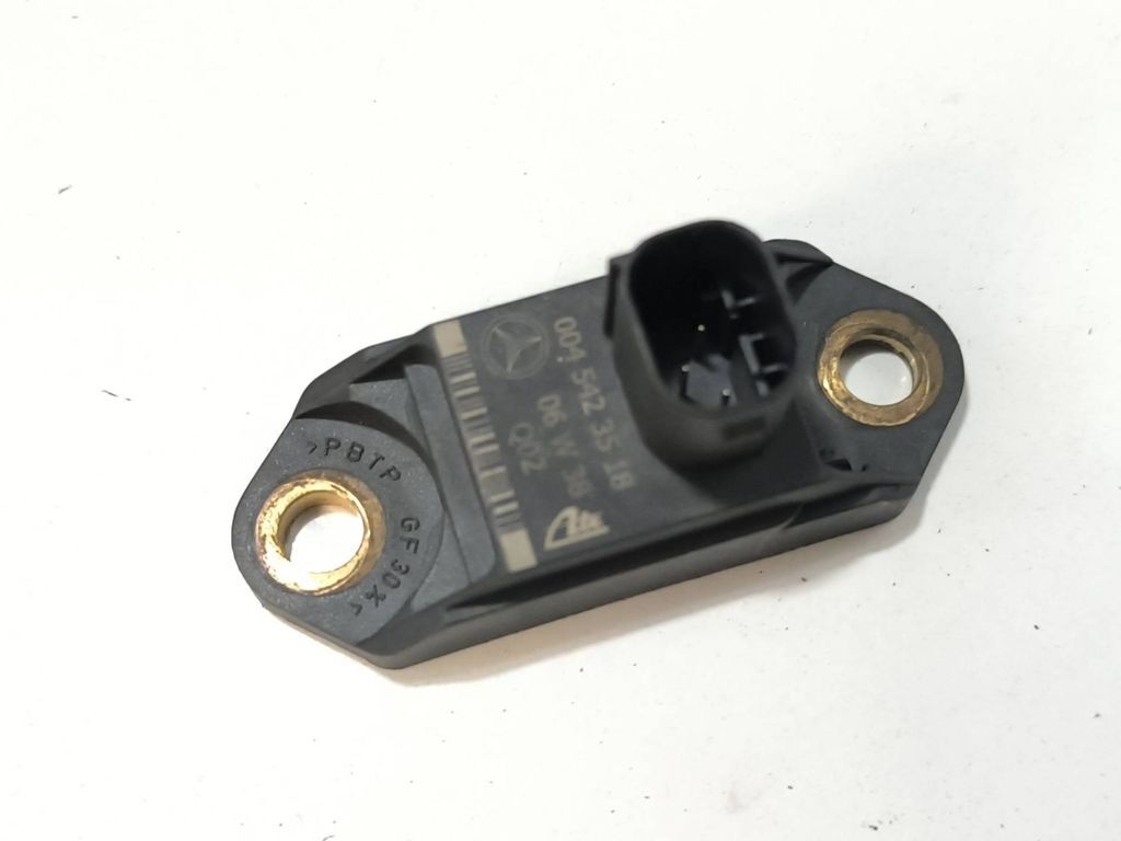 Mercedes-Benz E W211 2004 Acceleration sensor 0045423518