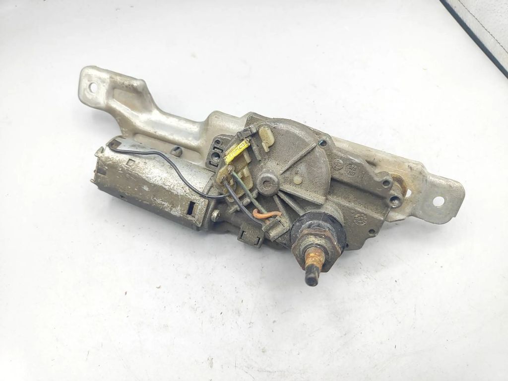 Volkswagen Golf III 1995 Rear windshield glass wiper motor 1H6955717