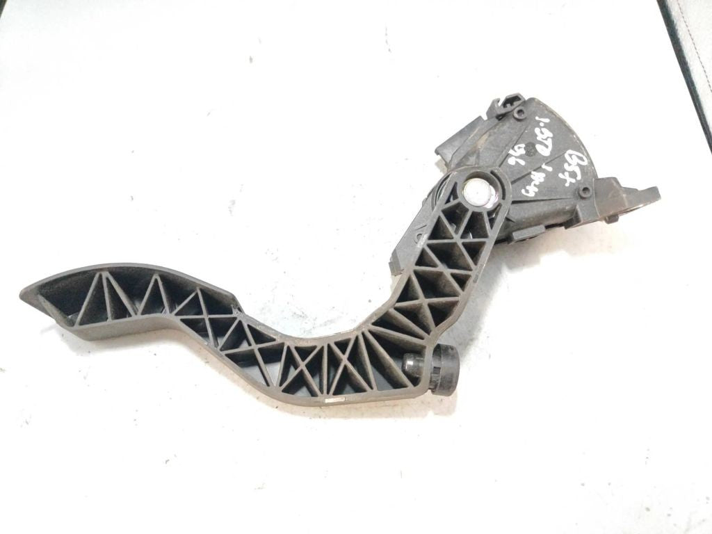 Audi A6 S6 C5 4B 1999 Diesel accelerator throttle pedal 8D1723523M