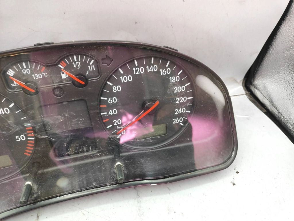 3B0920822A Volkswagen VW PASSAT B5 1998 speedometer instrument cluster