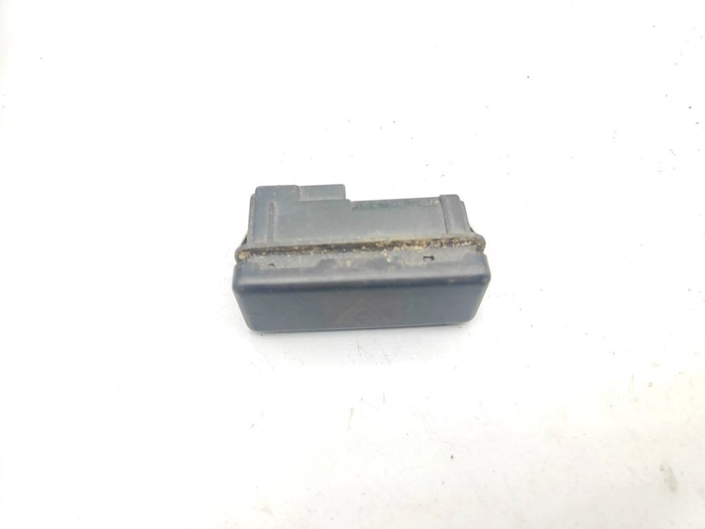 BMW 5 E39 520i 125kW 2003 Hazard light switch 8350947