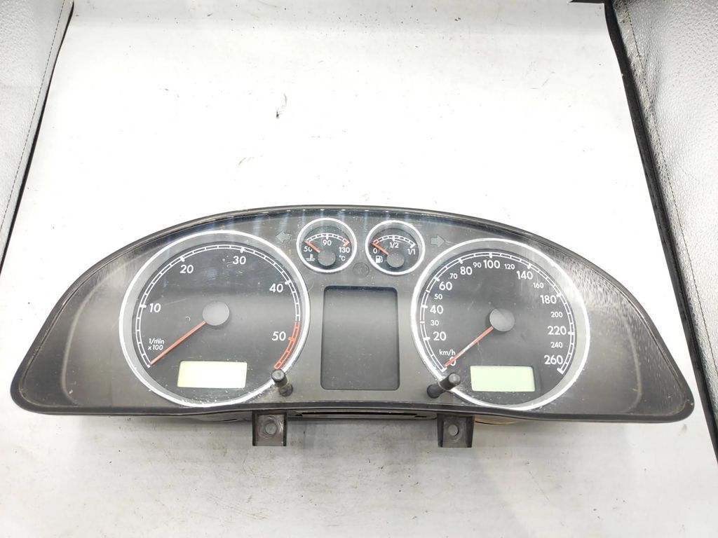 Volkswagen PASSAT B5.5 1.9TDI 2001 speedometer instrument cluster 3B0920806A