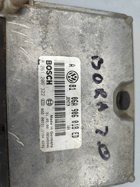 Volkswagen Golf IV 2.0i 2001 Engine control unit module ECU 06A906018ED