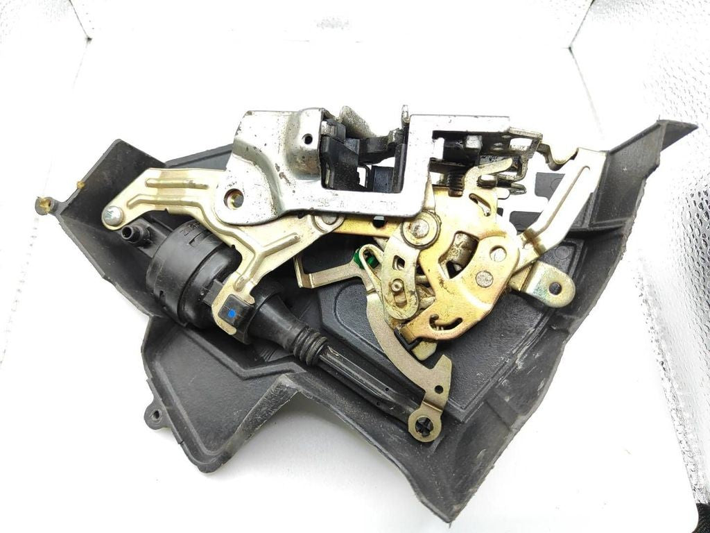 Mercedes-Benz E W210 2000 rear left door lock 2027330308