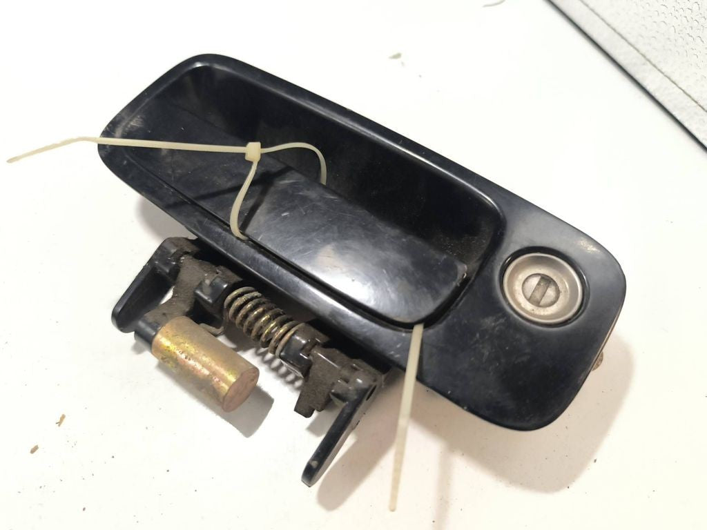 Toyota Camry 2001 Front right door exterior handle 69210AA010