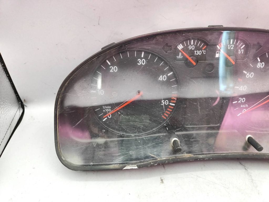 Volkswagen PASSAT B5 1.9TDI 1998 speedometer instrument cluster 3B0919861J