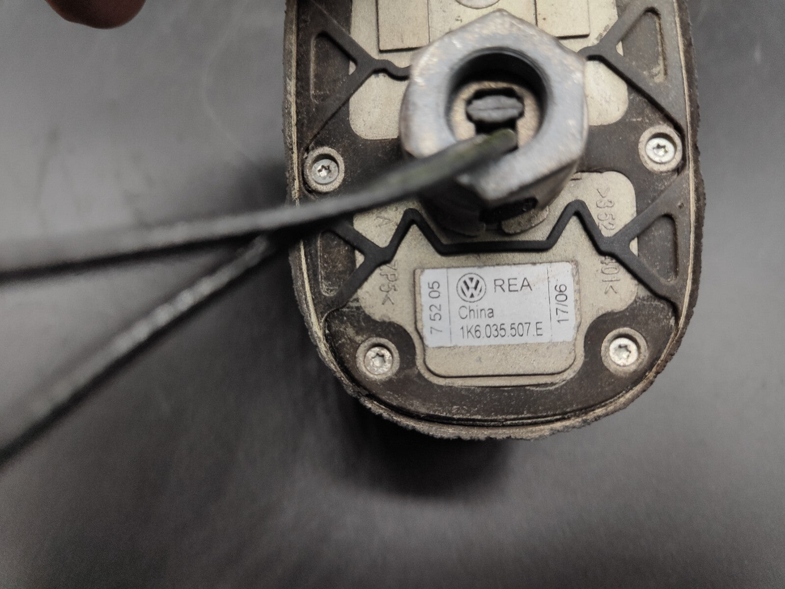 Volkswagen VW Passat B6 2006 Radio Shark Antenna 1K6035507E