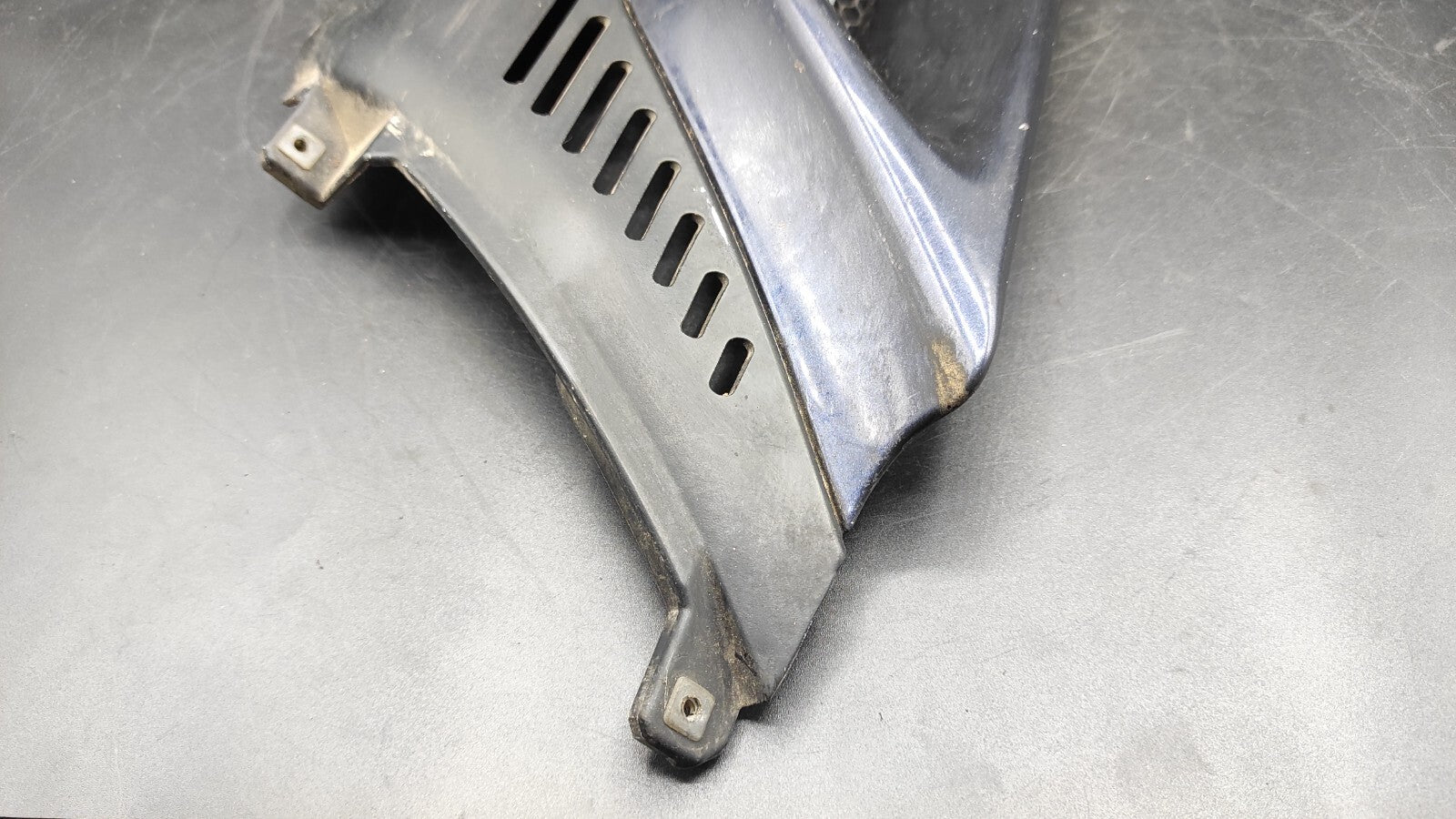 Alfa Romeo 166 2.4JTD 110kW 2003 Front Left Bumper Upper Grill 156016558 Blue