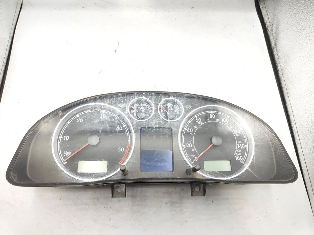Volkswagen PASSAT B5.5 2001 LHD speedometer instrument cluster 3B0920929A