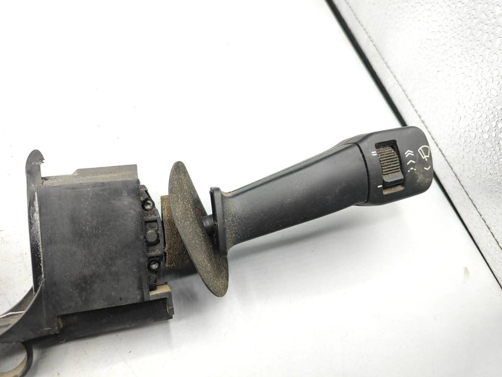 BMW 5 E39 520i 1997 Wiper turn signal stalk switch 8352172