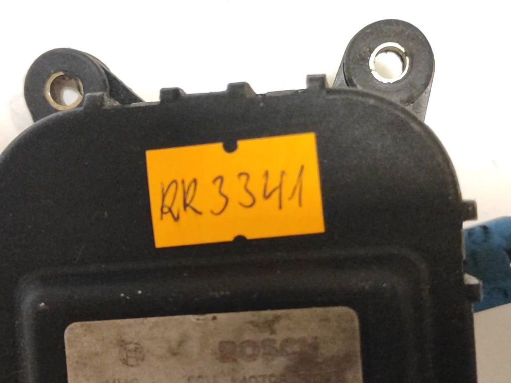 Audi A4 S4 B5 8D 1998 Air heater flap actuator motor 8D2820511E