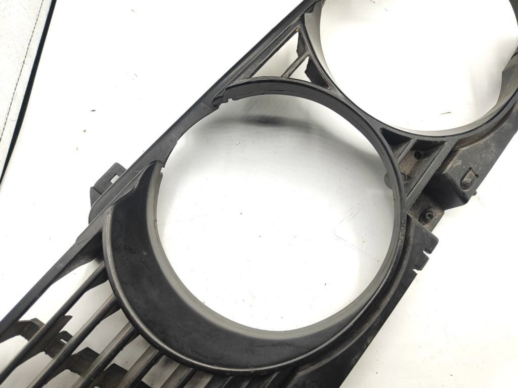 BMW 5 E34 1992 Front left side bumper upper radiator grill