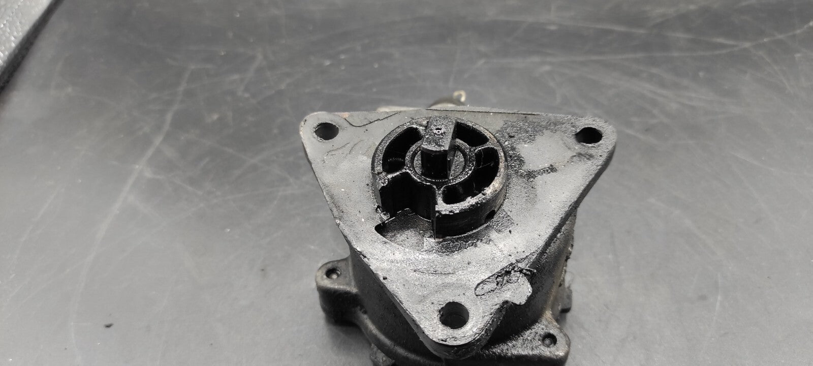 Alfa Romeo 147 1.9JTD 85kW 2003 Diesel Engine Vaccum Pump 46771105