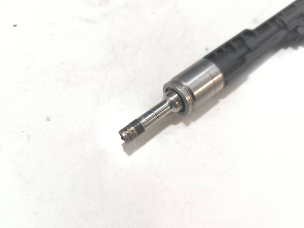 BMW Petrol Engine fuel injector 0261500136
